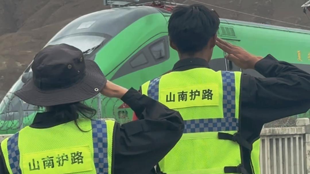 张国清在新疆调研时强调 强化产业赋能 突出就业导向 提升中央企业援疆综合效益