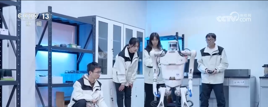 李强会见韩国总理金民锡
