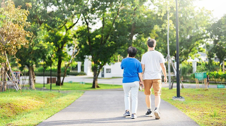 吴镇宇晒费曼王嘉尔合照