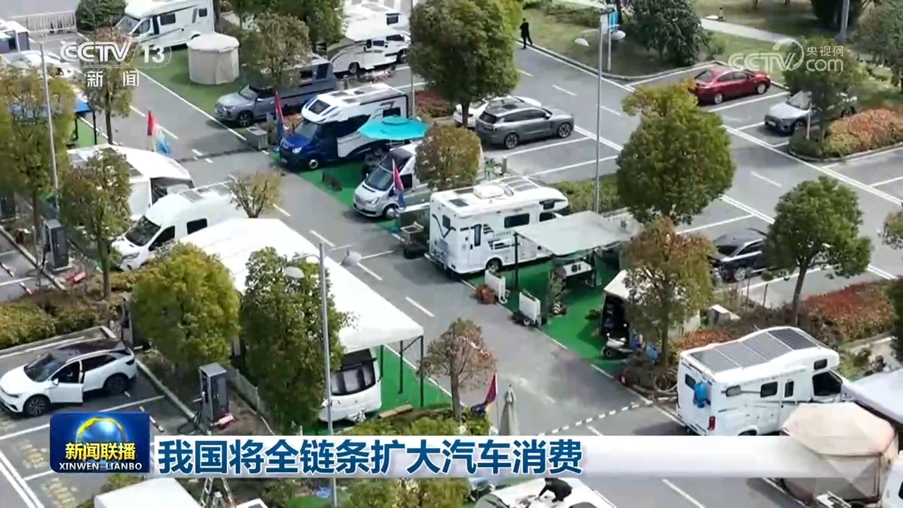 神十八乘组精心照料太空菜园